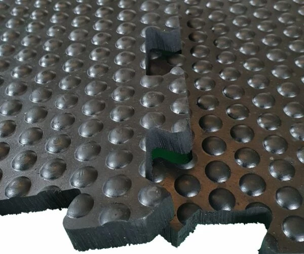 Jigsaw 17mm 0.91m (3ft) x 1.22m (4ft) Stud Dot Rubber Stable Mats - Image 2