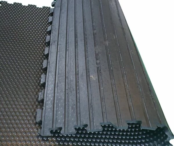 Jigsaw 17mm 0.91m (3ft) x 1.22m (4ft) Stud Dot Rubber Stable Mats - Image 4