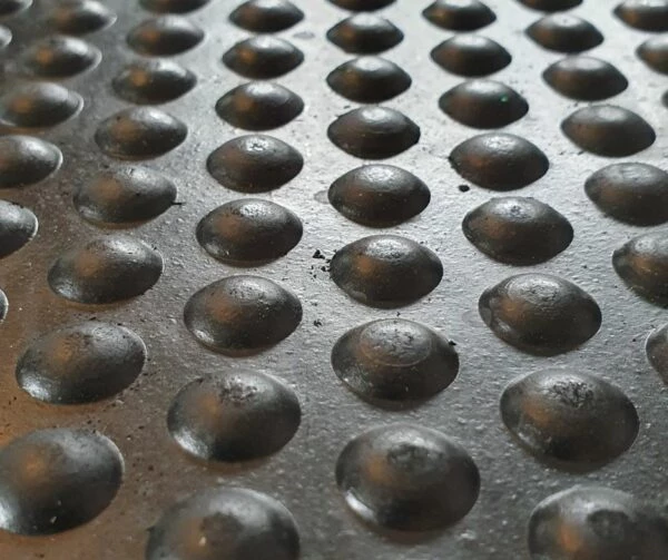 Jigsaw 17mm 0.91m (3ft) x 1.22m (4ft) Stud Dot Rubber Stable Mats - Image 3