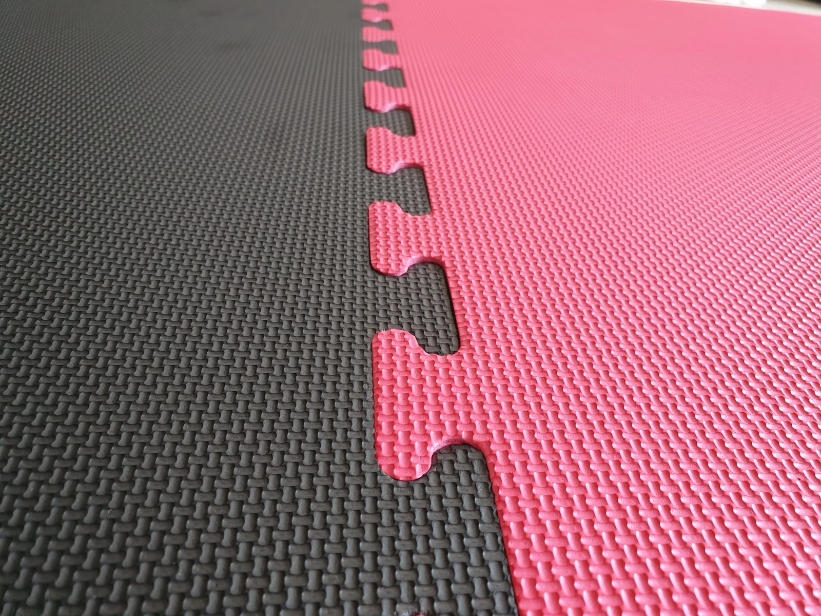 20mm Parlour Pit Mats Black/Red 1m x 1m - Image 2